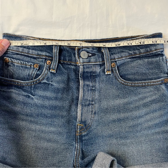 Levi’s High Waisted Denim Shorts - Picture 4 of 7